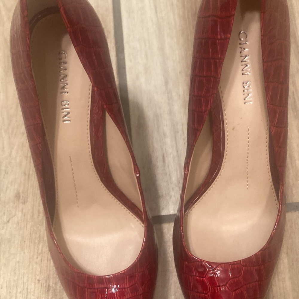 Gently used Gianni Bini Pumps - Picture 2 of 7